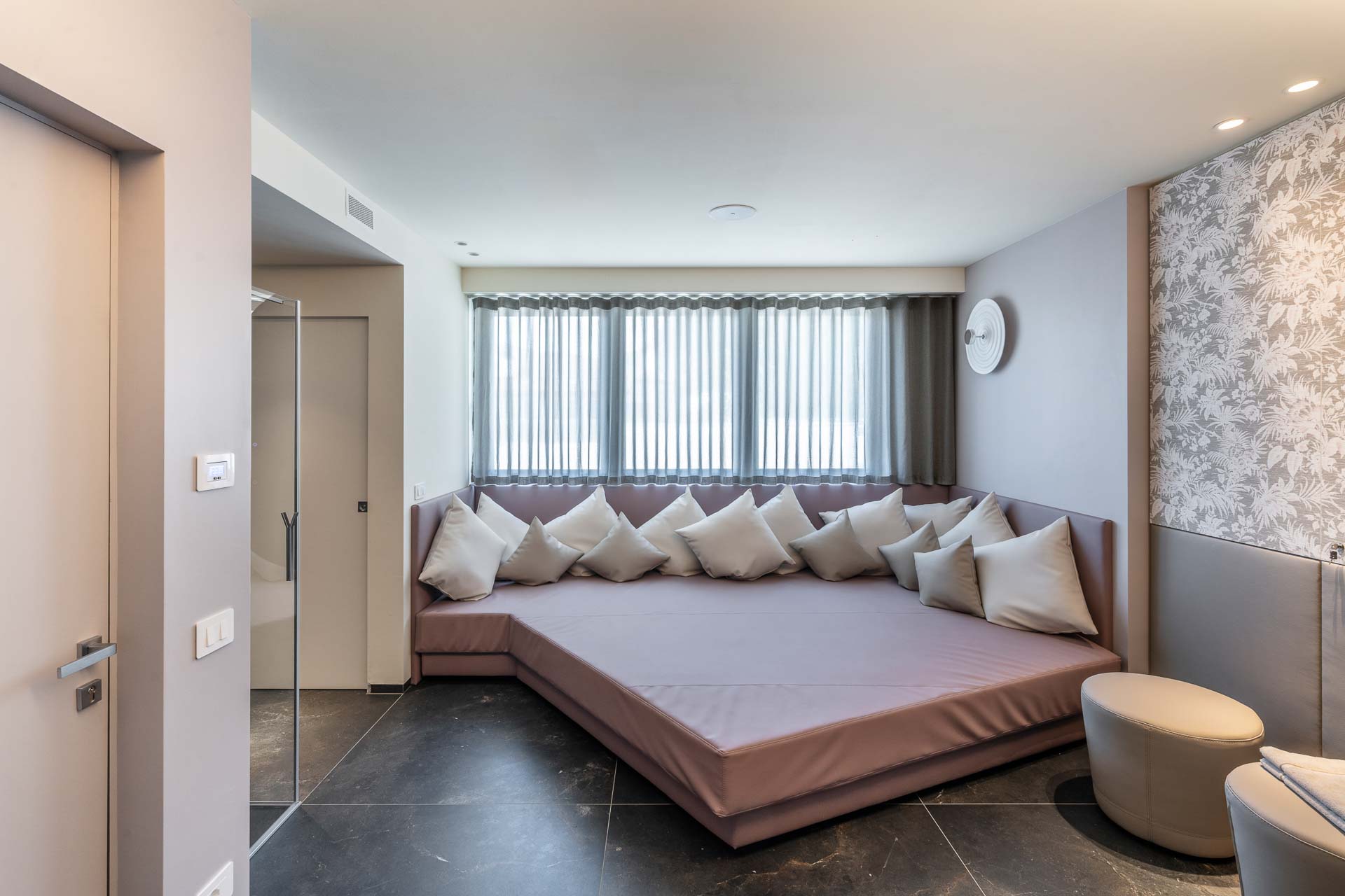 Il lettone per il relax nella Private SPA lettone per il rilassamento nella sauna privata