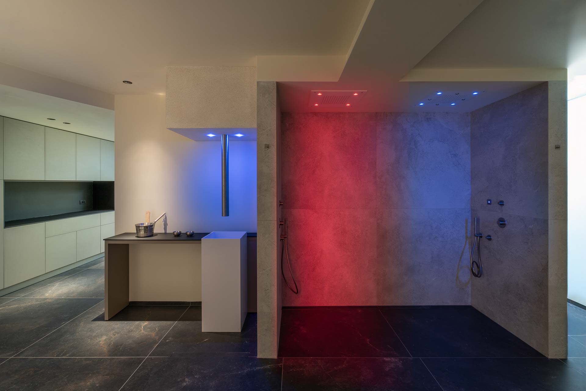 La nostra SPA cabina della SPA con luci colorate